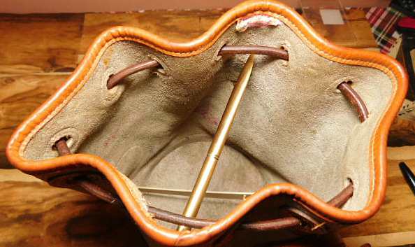 Hand-Fitted Drawstring Bag Vintage Dooney AWL