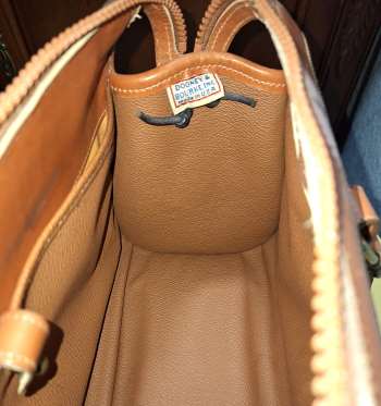 Vintage Dooney and Bourke  All-Weather Leather AWL  Classic Zipper Top Shoulder Satchel