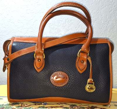 Vintage Dooney and Bourke  All-Weather Leather AWL  Classic Zipper Top Shoulder Satchel