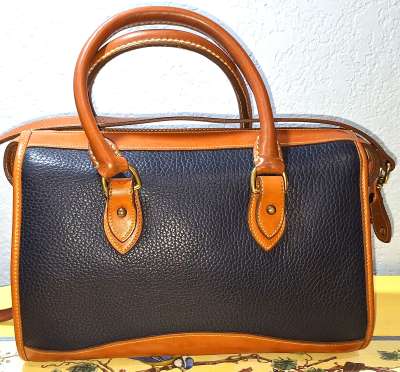 Vintage Dooney and Bourke  All-Weather Leather AWL  Classic Zipper Top Shoulder Satchel