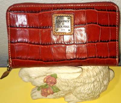 Wineberry Zip-Around Wallet