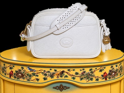 Marshmallow Creamy White Vintage Dooney Kilty Leather Crossbody Shoulder Bag