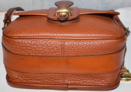 Authentic Dooney & Bourke Equestrian Handbag Large Original R54 white and  British Tan