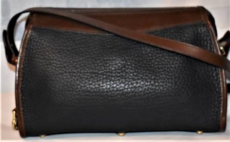 Dooney and Bourke All-Weather Leather   Timeless Design  Zipper Top Shoulder/Crossbody Bag/Clutch Purse