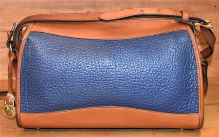 Dooney and Bourke All-Weather Leather   Timeless Design  Zipper Top Shoulder/Crossbody Bag/Clutch Purse   