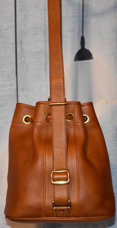 dooney and bourke sling bag price